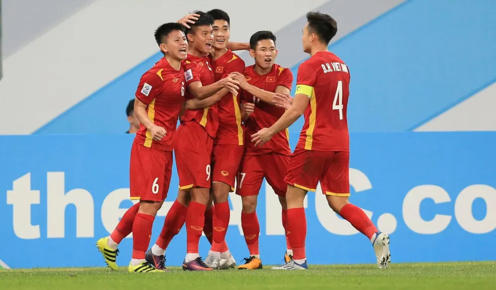 Văn Tùng có bàn nâng tỉ số 2-1 cho tuyển U-23 Việt Nam nhưng phút bù giờ không may bị Thái Lan gỡ hòa 2-2. Ảnh: ANH THỎA.