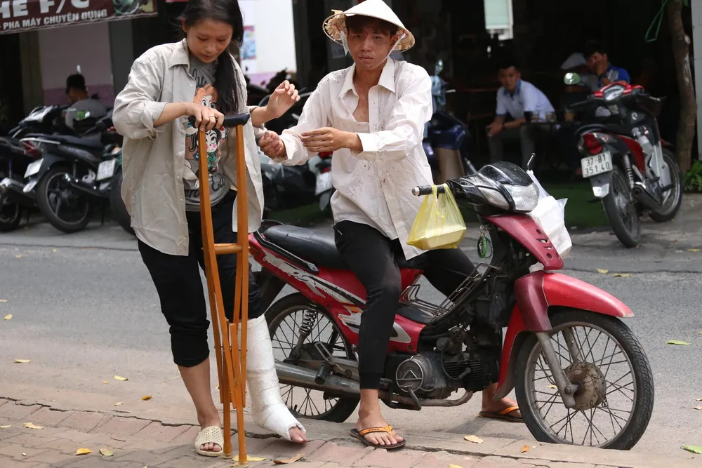 ... vẽ nên một câu Chuyện tử tế phảng phất trong đời thường.