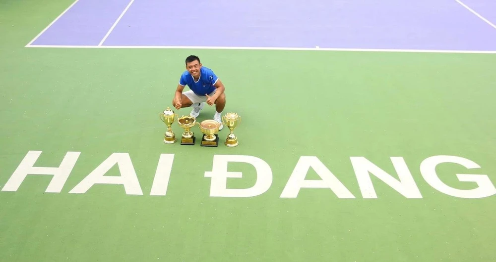 Lý Hoàng Nam với 4 chiếc Cúp vô địch gồm 3 đơn và 1 đôi trong ba tuần thi đấu ba giải M15 Tây Ninh - Hải Đăng Cúp.