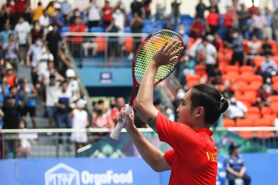 Gắn bó với quần vợt muộn màng, Linh Giang vẫn sớm giành những thành tích chói sáng. Gắn bó với quần vợt muộn màng, Linh Giang vẫn sớm giành những thành tích chói sáng.