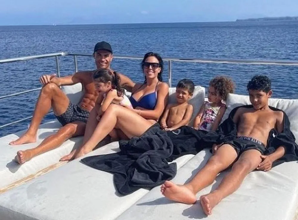 Gia đình Ronaldo tận hưởng kỳ nghỉ. Ảnh: CGI.