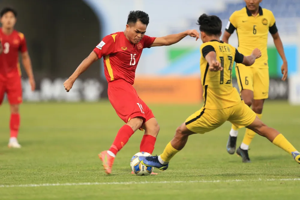 Dụng Quang Nho không có chỗ chơi ở HA Gia Lai phải cho Hải Phòng mượn đá V-League. Ảnh: ANH THỎA. Dụng Quang Nho không có chỗ chơi ở HA Gia Lai phải cho Hải Phòng mượn đá V-League. Ảnh: ANH THỎA.