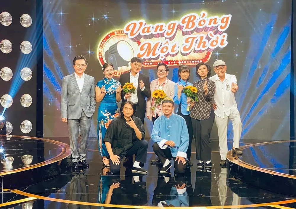 Tái hiện vở kịch nổi tiếng Lôi Vũ với vai Lỗ Quý do người thầy - NSND Việt Anh dàn dựng trên sóng truyền hình.