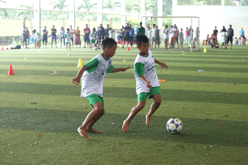 Các cầu thủ nhí tự do thể hiện tư duy và kỹ năng bóng đá của mình trong đợt thi tuyển.