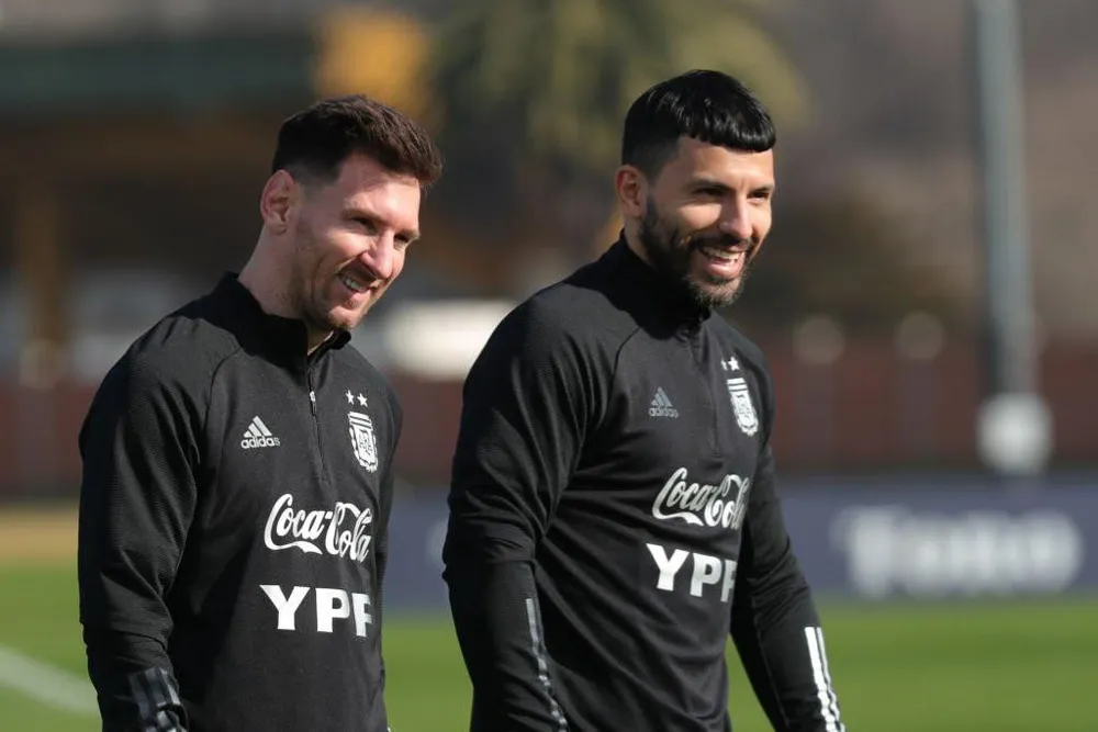 Aguero và Messi chơi thân với nhau trên tuyển Argentina. Ảnh: CGI.