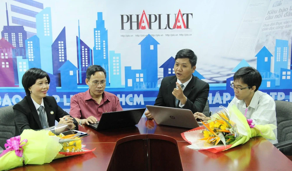 Luật sư Nguyễn Đức Chánh (thứ hai từ phải sang). Ảnh: AC.