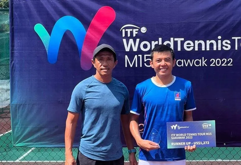 Lý Hoàng Nam chia vui cùng HLV thể lực Trần Quốc Phong. Lý Hoàng Nam chia vui cùng HLV thể lực Trần Quốc Phong.