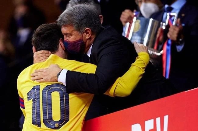 Chủ tịch Laporta chưa thôi khao khát đưa con cưng Messi trở về Barca. Ảnh: CGI.