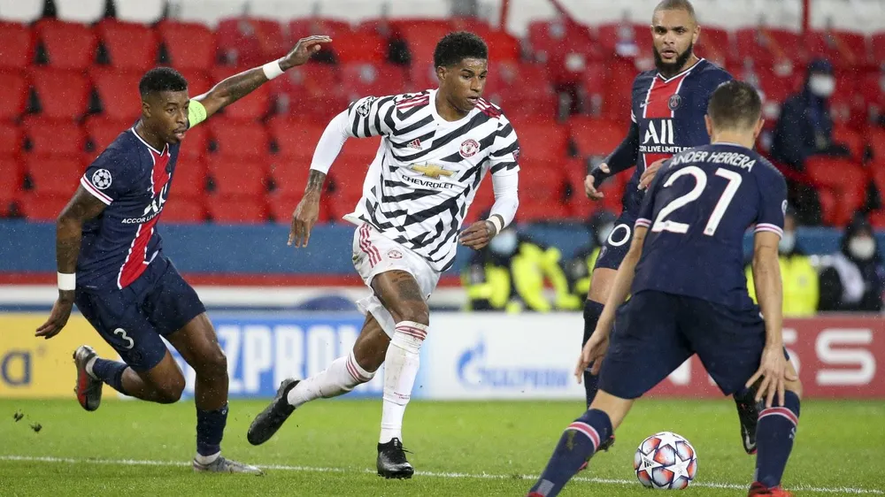 PSG rất muốn có cầu thủ của MU nhưng có vẻ Rashford thích ở lại sân Old Trafford. Ảnh: CGI.