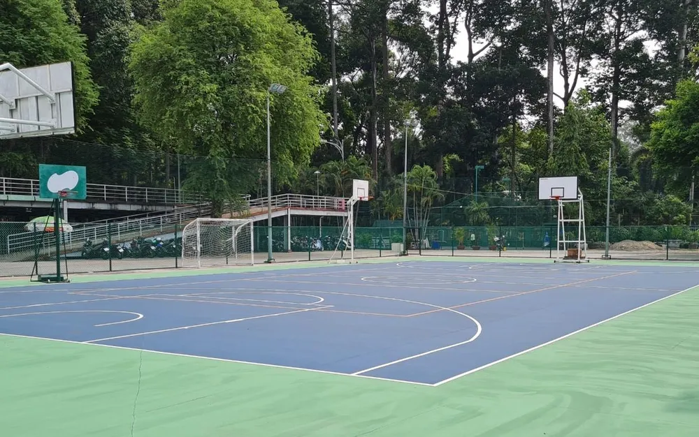 ... với cơ sở vật chất khang trang từ nguồn tự thu, tự chi.