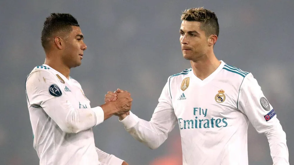 Casemiro sẽ chơi bóng với đồng đội cũ Ronaldo như thời ở Real. Ảnh: CGI.