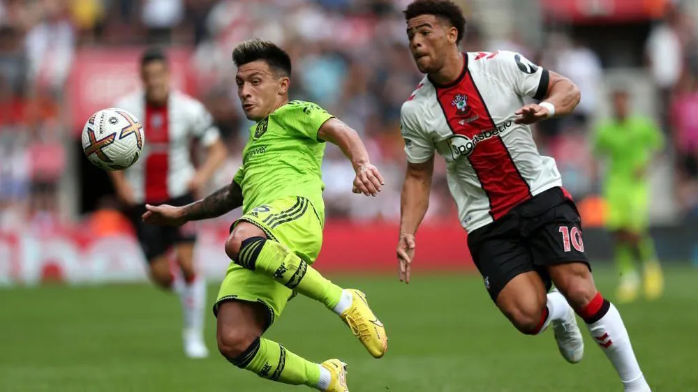 Martinez sau căng thẳng ở Ajax đã chơi xuất sắc trong màu áo Man United. Ảnh: CGI.