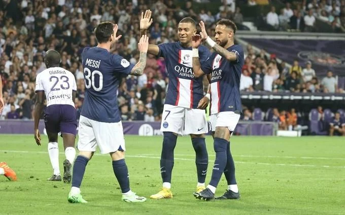 Neymar và Messi có thể rời khỏi Paris, trừ tiểu tướng Mbappe. Ảnh: CGI.