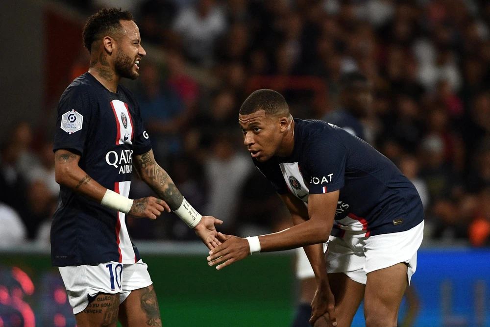 Hai ngôi sao của PSG tranh nhau đá phạt đền đã khiến mâu thuẫn giữa họ luôn âm ỉ. Ảnh: CGI.