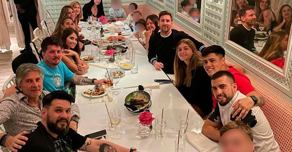 Chân sút người Argentina tiệc tùng với người thân cũng rất chú trọng đến dinh dưỡng trong bữa ăn của mình. Ảnh: CGI.