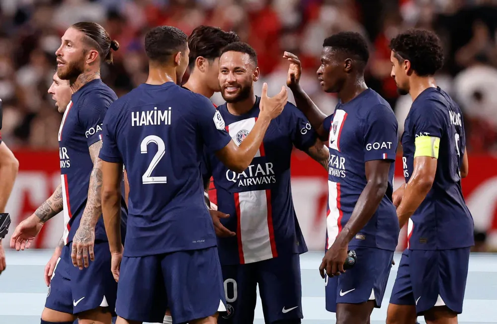 PSG tập hợp những siêu sao và bất bại sau 10 trận mùa này với 9 chiến thắng.