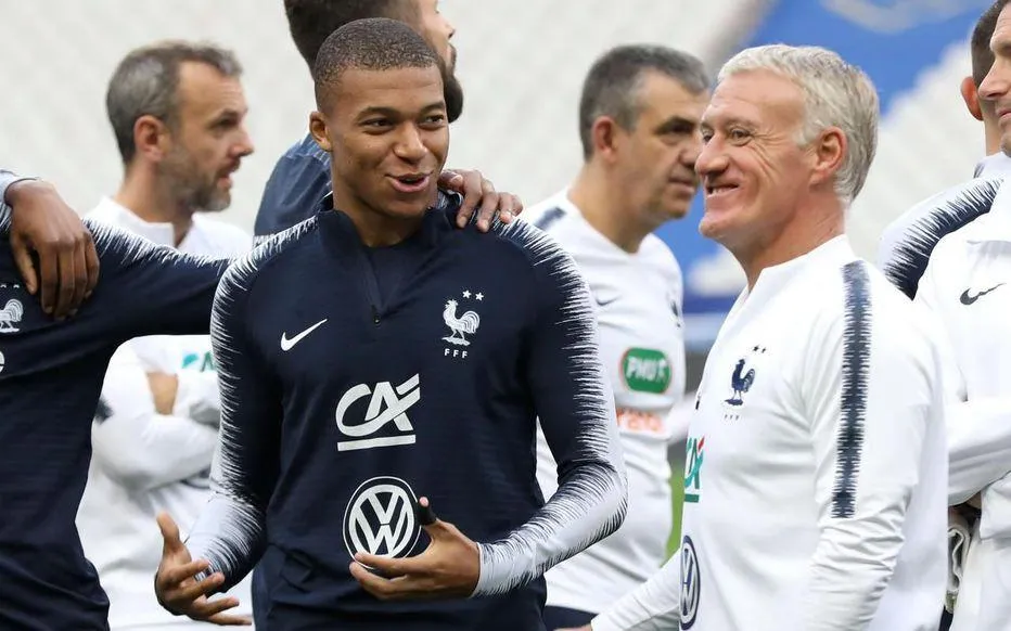 HLV Deschamp luôn tin tưởng học trò cưng Mbappe. Ảnh: CGI.