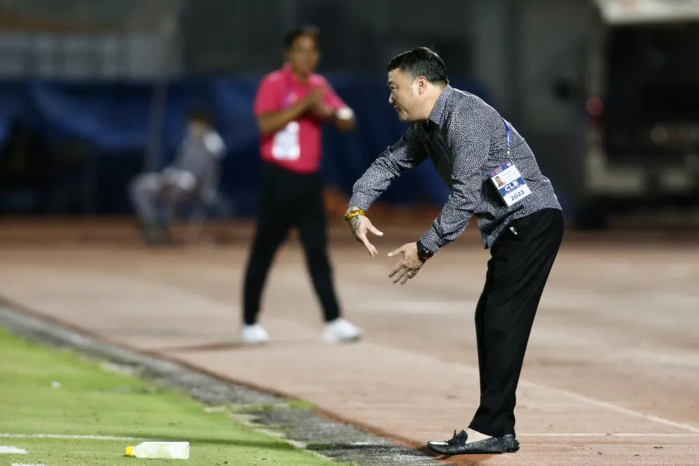 HLV Trương Việt Hoàng chỉ gắn bó với TP.HCM vỏn vẹn bốn trận đấu. Ảnh: ANH PHƯƠNG.