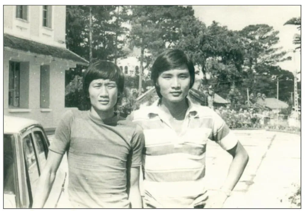 Nguyễn Ngọc Thiện (trái) vừa từ trần, chín năm sau ngày đồng đội Tống Anh Hoàng (phải) rời cõi tạm. Ảnh: TL.