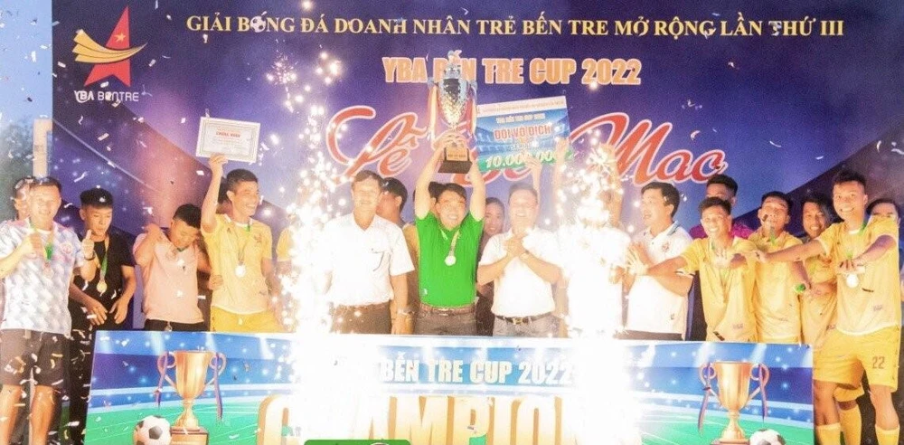 Niềm hạnh phúc của nhà vô địch Liên Phước Thành.