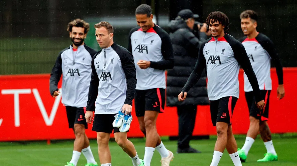 Arthur không may bị chấn thương phải nghỉ dài, trong khi Salah và đồng đội đang gặp khó khăn. Ảnh: CGI.