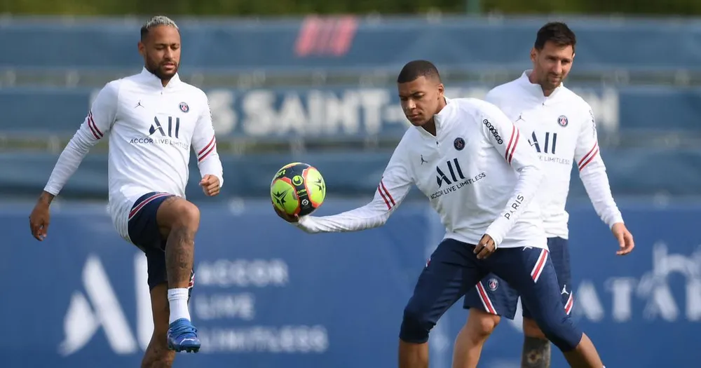 Mối quan hệ của tiền đạo 23 tuổi với đồng đội không tốt. Ảnh: CGI.