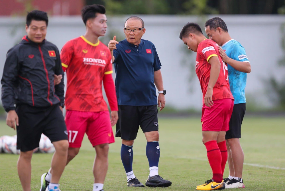 HLV Park Hang-seo luôn tận tụy với các học trò trong bất kỳ giải đấu nào. Ảnh: ANH PHƯƠNG.