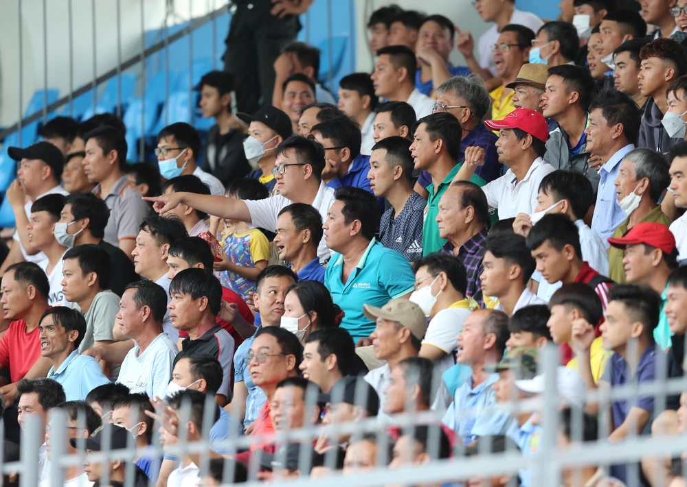 Sau ba năm, người yêu bóng đá phố biển Nha Trang lại chứng kiến đội nhà Khánh Hòa trở lại đỉnh cao V-League 2023. Ảnh: ANH PHƯƠNG.