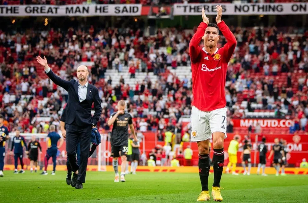 HLV Ten Hag tự tin Ronaldo và đồng đội sẽ đòi cả vốn lẫn lãi trên sân của Real Sociedad. Ảnh: GETTY.