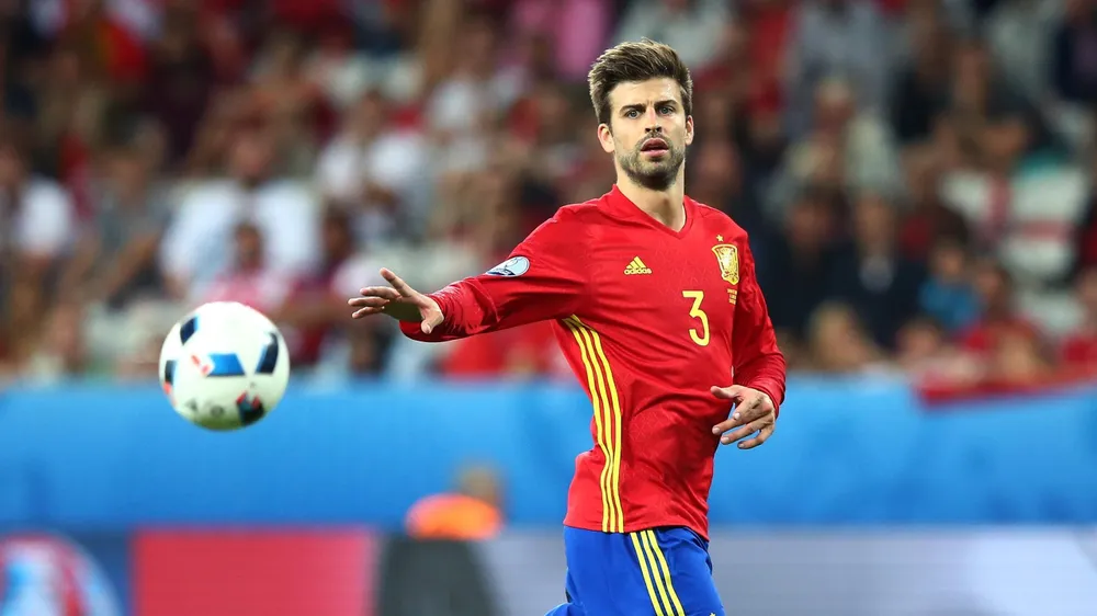 Pique với chiếc áo số 3 đầy kỷ niệm của Tây Ban Nha. Ảnh: GETTY.