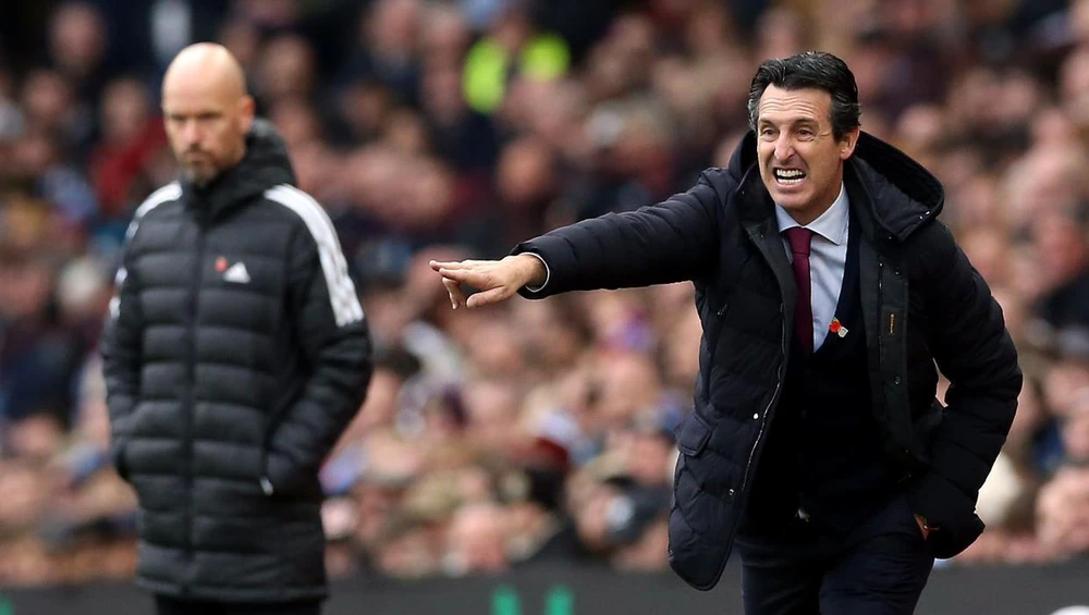 Ten Hag bại trận đau đớn trước tân HLV Unai Emery trên sân Villa Park. Ảnh: GETTY.