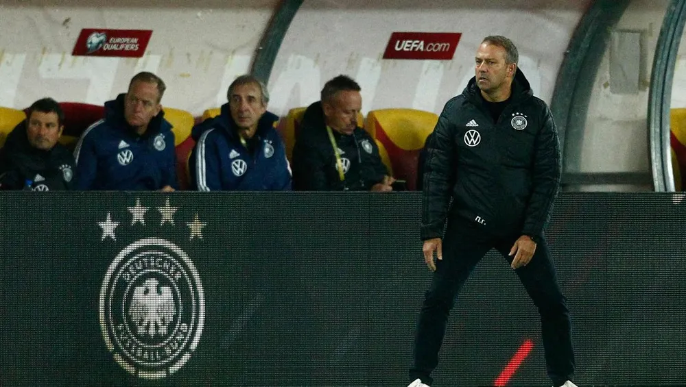 HLV Flick sẽ tìm mọi cách để đưa tuyển Đức trở lại thời hoàng kim. Ảnh: GETTY. hansi Flick