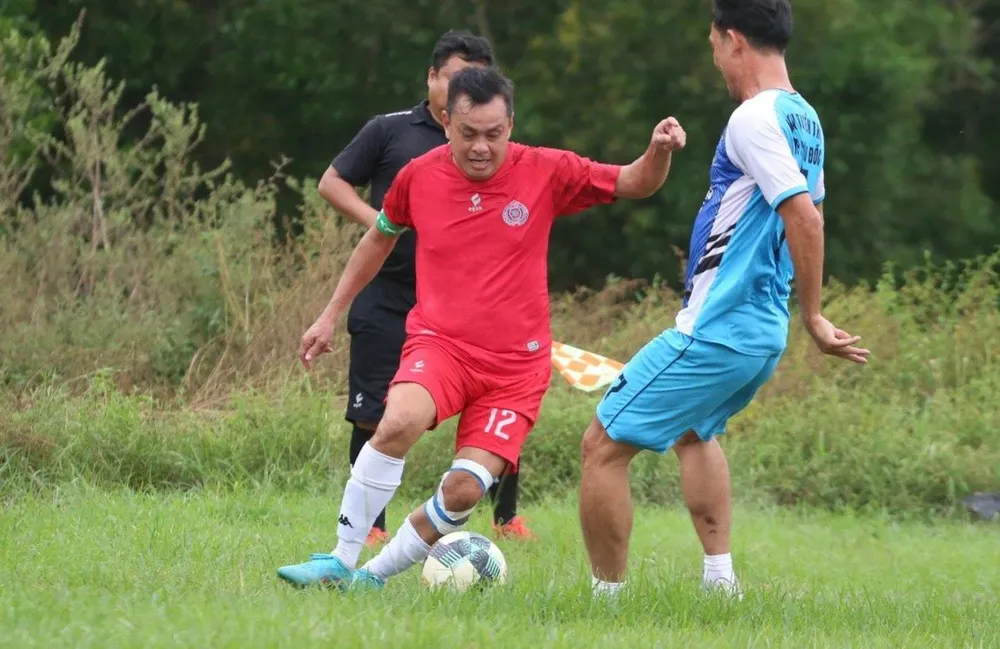 Bác sĩ Dương Phong Nghi ghi bàn mở điểm rất hiểm hóc với cú vẩy má ngoài chân phải điệu đà cùng những pha đi bóng lắt léo qua cả hậu vệ lẫn thủ môn và dứt điểm rất tình thương mến thương ở trận đấu đúng nghĩa giao hữu với kết quả 1-1.