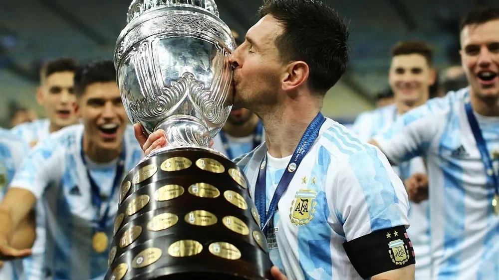 Sau chức vô địch Nam Mỹ hồi năm ngoái, Messi cùng đồng đội Argentina muốn lên đỉnh thế giới. Ảnh: GETTY.
