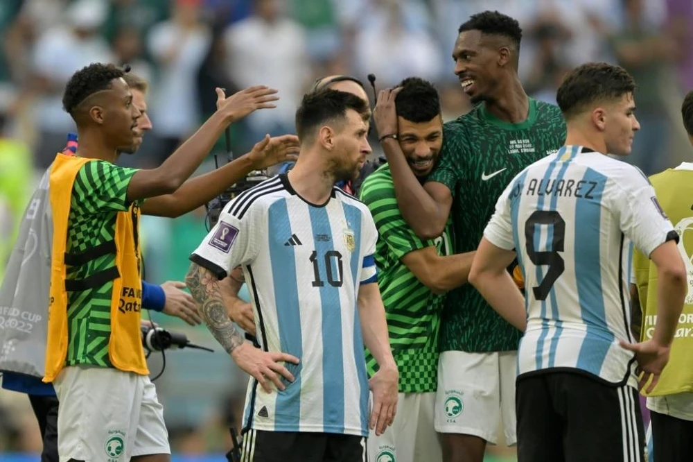Đội trưởng Messi không đổ lỗi cho thất bại và kêu gọi đồng đội Argentina trở lại thật mạnh mẽ cho hai trận cuối quyết định. Ảnh: GETTY.