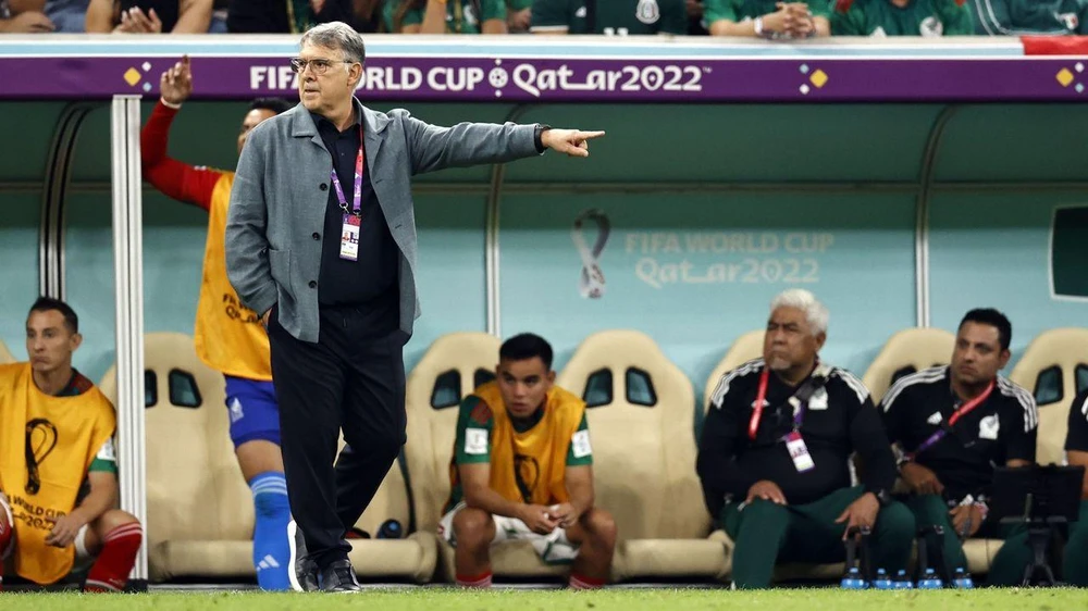 HLV Martino bị mất ghế ngay sau trận thắng của Mexico trước tuyển Saudi Arabia 2-1 rạng sáng 1-12. Ảnh: GETTY.