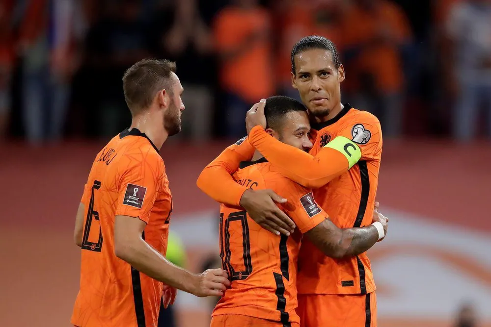 &quot;Cơn lốc màu da cam&quot; có hàng thủ chắc chắn dưới sự chỉ huy của Van Dijk. Ảnh: GETTY.