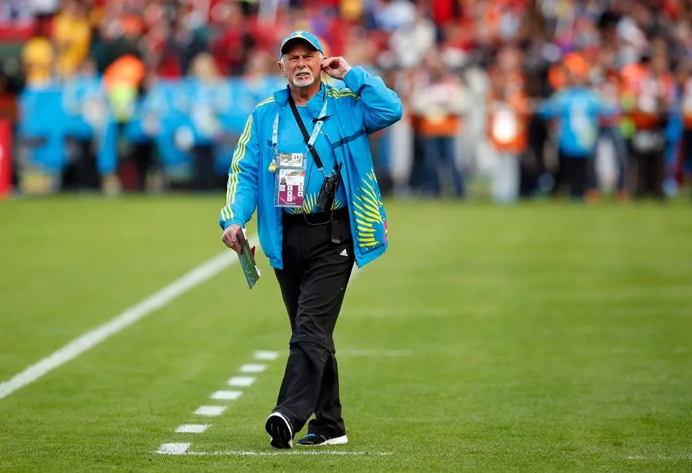 Tình nguyện viên Bihler hay nói đùa ông tham dự vòng chung kết World Cup còn nhiều hơn Messi. Ảnh: FIFA. Tình nguyện viên Bihler hay nói đùa ông tham dự vòng chung kết World Cup còn nhiều hơn Messi. Ảnh: FIFA.