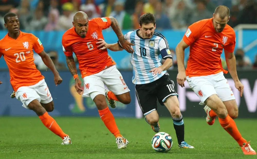 Cựu tuyển thủ Hà Lan Van der Vaart dự báo đội bóng quê hương anh sẽ gặp nhiều khó khăn khi đối đầu Argentina của siêu sao Messi. Ảnh: GETTY. Cựu tuyển thủ Hà Lan Van der Vaart dự báo đội bóng quê hương anh sẽ gặp nhiều khó khăn khi đối đầu Argentina của siêu sao Messi. Ảnh: GETTY.