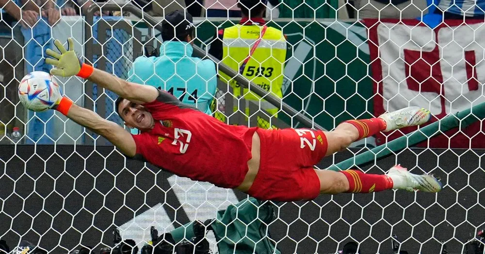 Người gác đền Emiliano Martinez xuất sắc trong trận Argentina thắng Hà Lan ở loạt sút luân lưu. Ảnh: GETTY. Người gác đền Emiliano Martinez xuất sắc trong trận Argentina thắng Hà Lan ở loạt sút luân lưu. Ảnh: GETTY.