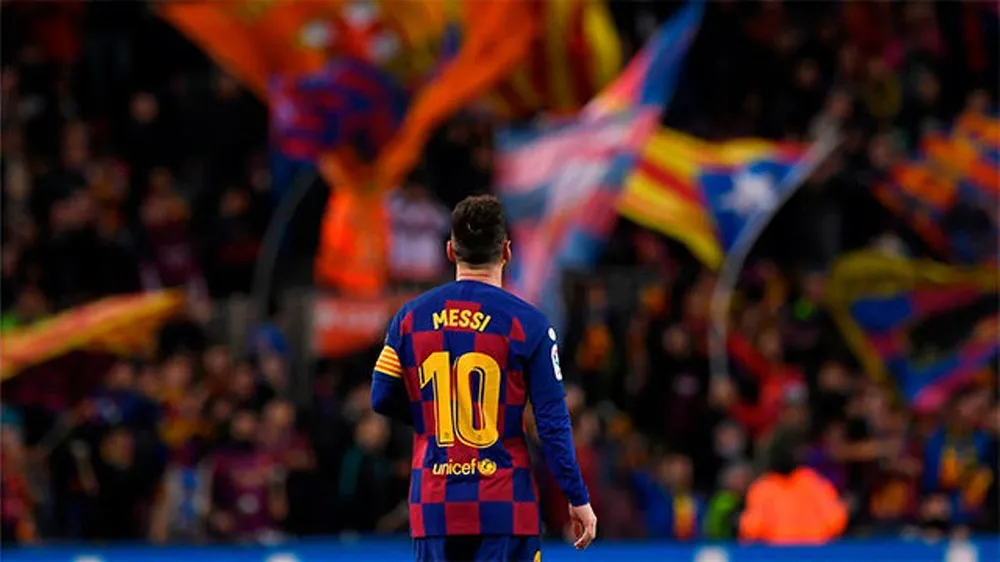 Người hâm mộ Barca không vui khi biểu tượng một thời Messi không trở lại sân Camp Nou. Ảnh: GETTY.