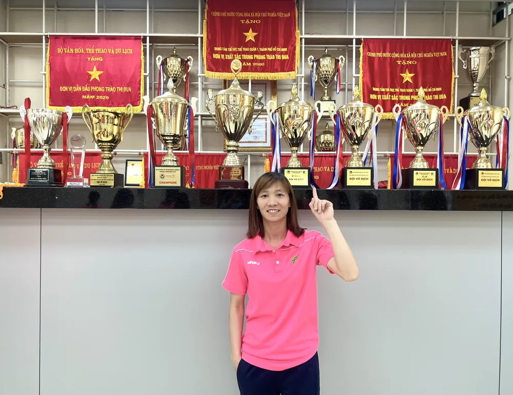 ... và hạnh phúc bộ sưu tập thành tích đồ sộ. Ảnh: NA. ... và hạnh phúc bộ sưu tập thành tích đồ sộ. Ảnh: NA.