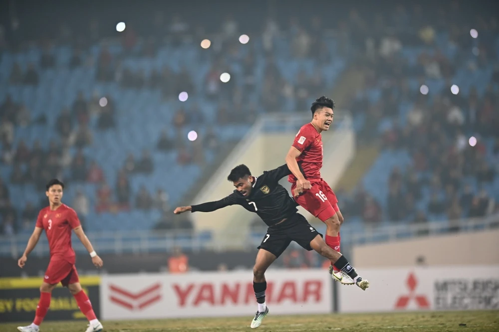 Sau trận lượt đi bán kết AFF Cup 2022 hòa không bàn thắng, Thành Chung và đồng đội đã đánh bại Indonesia 2-0 trong trận lượt về trên sân Mỹ Đình đêm 9-1. Ảnh: HẢI THỊNH.