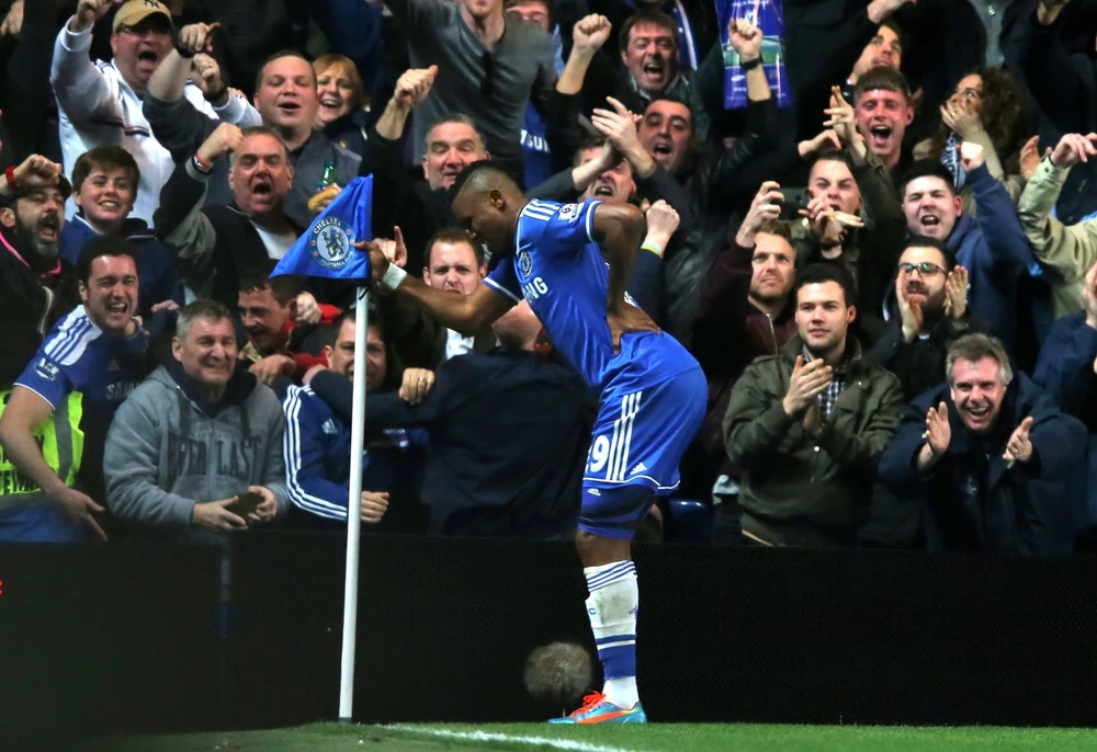 Lão tướng Eto'o nổi tiếng với màn trêu chọc HLV Mourinho. Ảnh: GETTY.