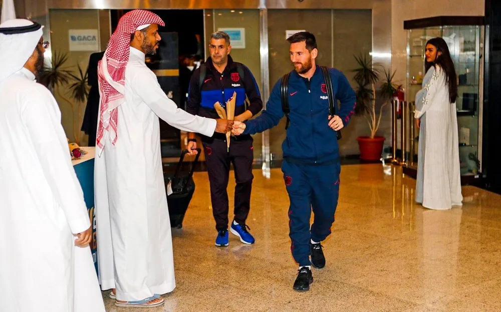 Hai đội bóng Al Hilal và Al Ittihad rất muốn có Messi để tạo sự đối trọng với Ronaldo ở Al Nassr. Ảnh: GETTY. Hai đội bóng Al Hilal và Al Ittihad rất muốn có Messi để tạo sự đối trọng với Ronaldo ở Al Nassr. Ảnh: GETTY.