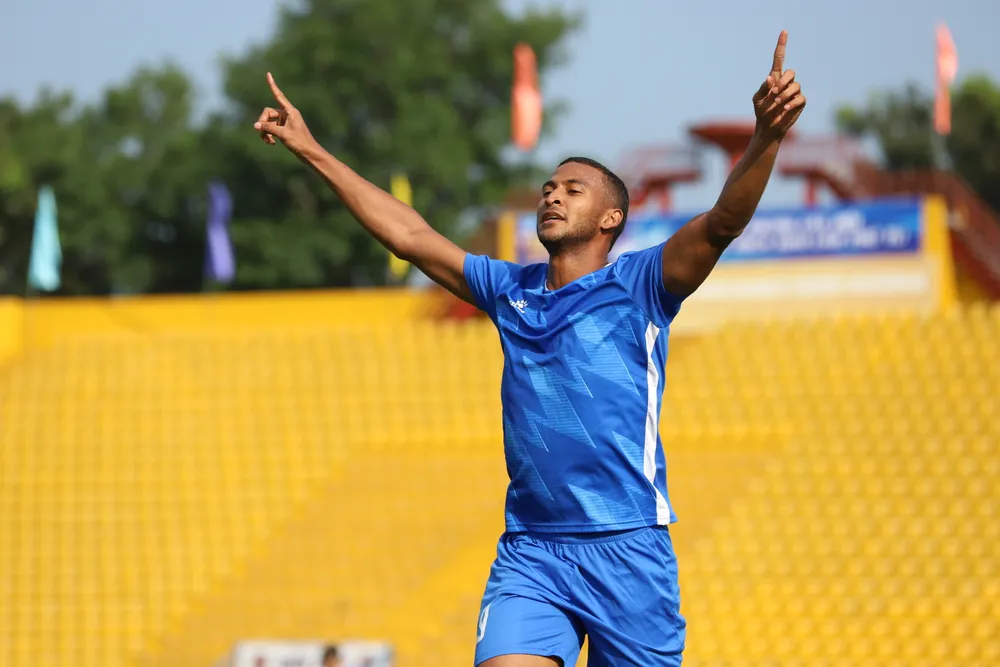 Pelaez lập công giúp Nam Định giành hạng 3 cúp Thiên Long. Ảnh: ANH ĐỒNG. Pelaez lập công giúp Nam Định giành hạng 3 cúp Thiên Long. Ảnh: ANH ĐỒNG.