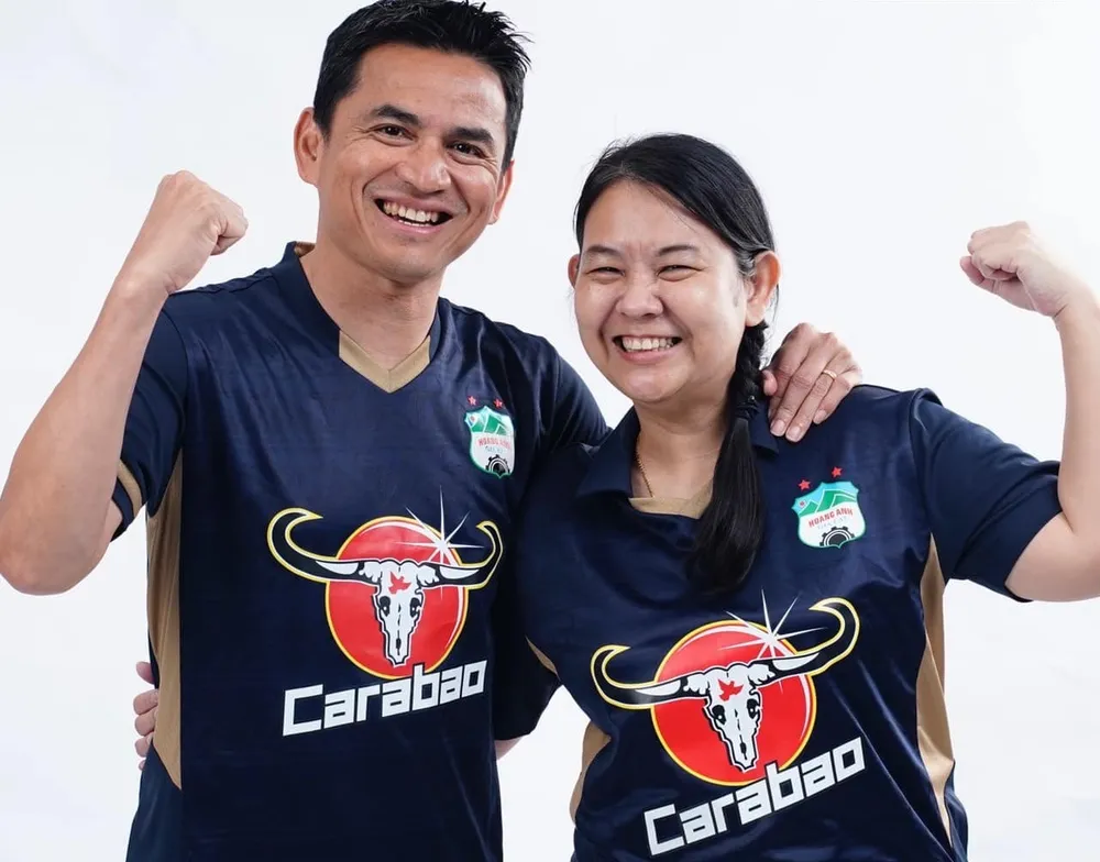 ... cùng sự tái xuất của HLV Kiatisak ở đấu trường V-League. Ảnh: ANH HUY.