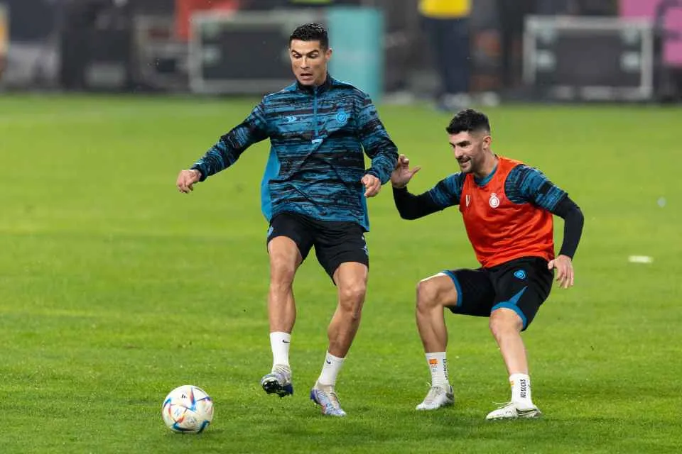 ... đồng thời dự báo ngôi sao người Bồ Đào Nha sẽ sớm chia tay Al Nassr. Ảnh: GETTY. ... đồng thời dự báo ngôi sao người Bồ Đào Nha sẽ sớm chia tay Al Nassr. Ảnh: GETTY.