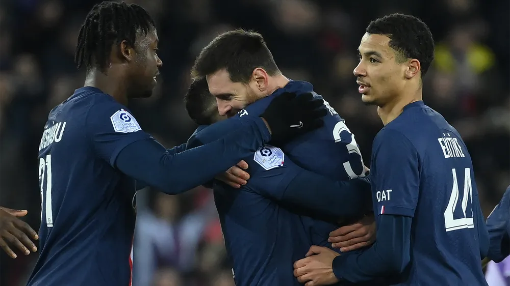 ... với phân tích về việc Messi rất nhớ hai đồng đội Neymar và Mbappe để chia sẻ bàn thắng với mình. Ảnh: GETTY.