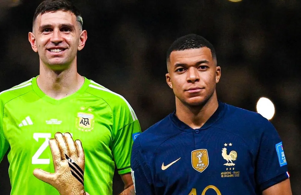 Thủ môn của Argentina cho biết anh chỉ trêu chọc đồng đội cho vui mà không có ý chế giễu Mbappe. Ảnh: GETTY. Thủ môn của Argentina cho biết anh chỉ trêu chọc đồng đội cho vui mà không có ý chế giễu Mbappe. Ảnh: GETTY.